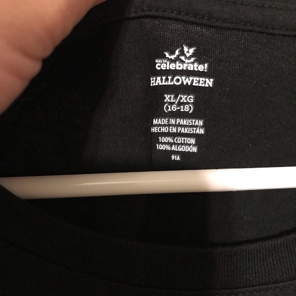 Cute ‘This is my awesome grandma’ black shirt. Size Large - Picture 3 of 5